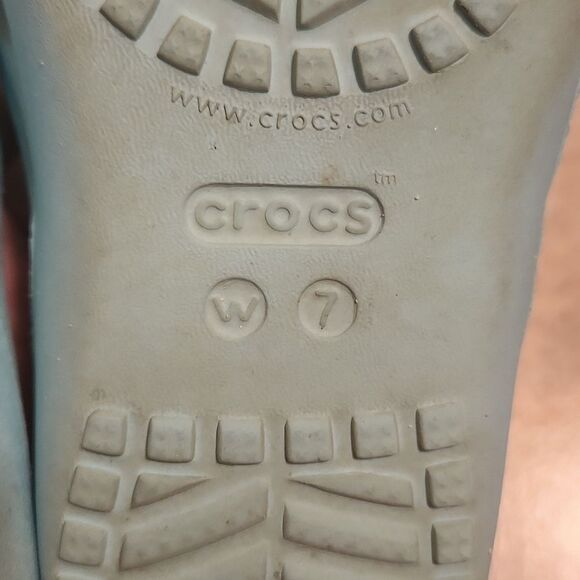 Crocs Women's Light Blue Flip Flops Size 7 - Picture 7 of 7